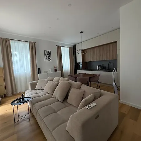 Nude Oasis 2 Apartman