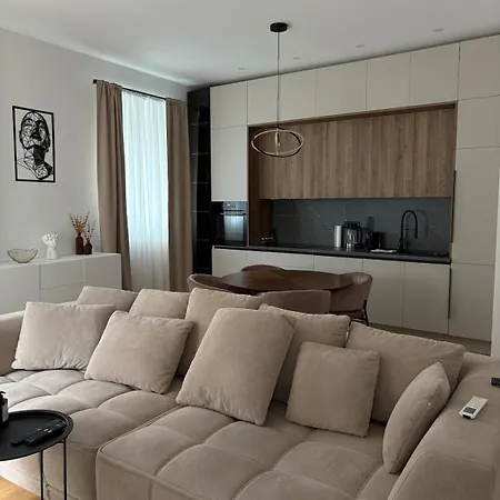 Nude Oasis 2 Apartman