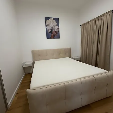 Nude Oasis 2