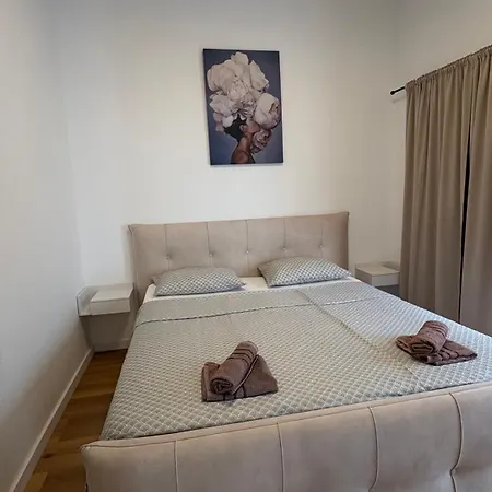 Nude Oasis 2